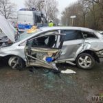 Zderzenie trzech samochodów w Zawadzie, dwie osoby w szpitalu