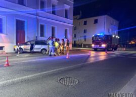 Auto wjechało w budynek na ul. Spychalskiego w Opolu