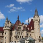 Psie piękności zawitały na zamku w Mosznej. Za nami 43 Międzynarodowa Wystawa Psów Rasowych [GALERIA]