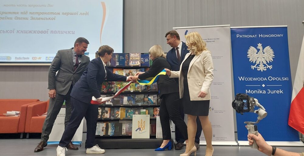 „Ukraińska półka z książkami” – Inauguracja projektu, który buduje mosty