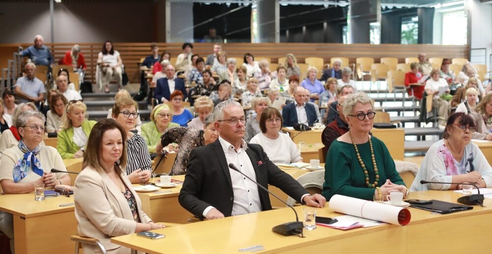 Wiek pełen inspiracji – Seniorzy wymieniają się doświadczeniami