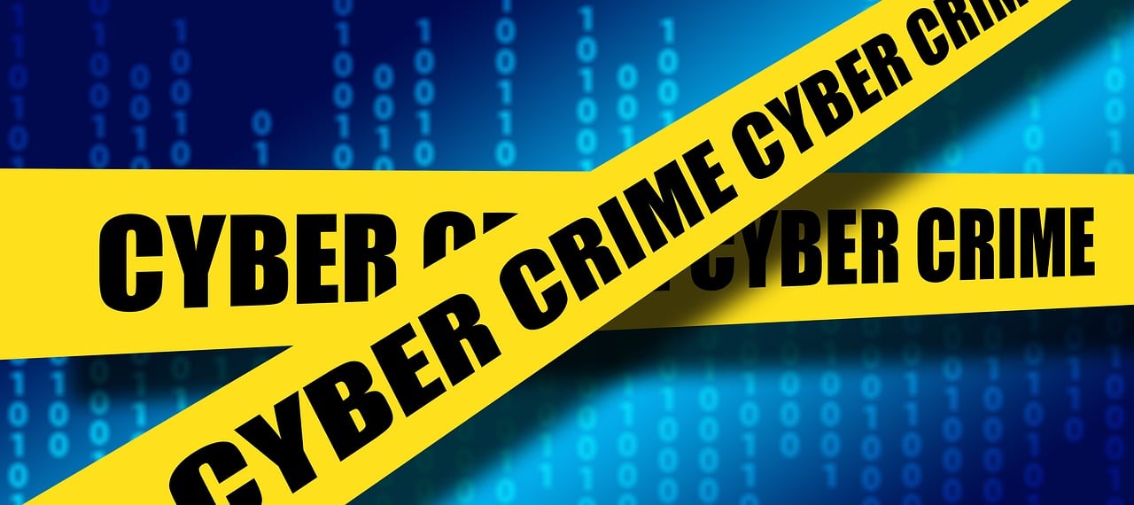 Oszustwo Malware NFC, kradną PIN i dane karty, a przestępca już czeka przy bankomacie