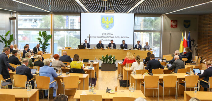 Majowa sesja Sejmiku Województwa Opolskiego: wzruszenia, ważne informacje i finansowe decyzje