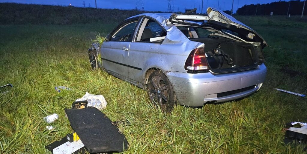 Wypadek w Zawadzie. Dachowało BMW