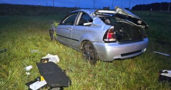 Wypadek w Zawadzie. Dachowało BMW