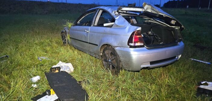 Wypadek w Zawadzie. Dachowało BMW