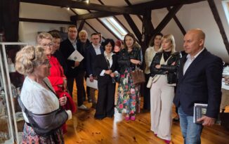 590 tysięcy złotych na projekty dla opolskiej wsi – umowy wręczono w Farskiej Stodole w Biedrzychowicach 590 tysięcy złotych na projekty dla opolskiej wsi – umowy wręczono w Farskiej Stodole w Biedrzychowicach