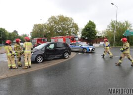 Kolizja na ul. Niemodlińskiej w Opolu, zderzyły się dwa auta osobowe