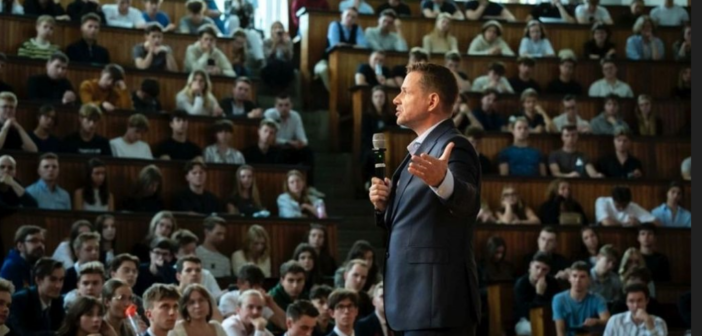 Między hulajnogą a powagą państwa. Felieton dla Rafała Trzaskowskiego i młodych