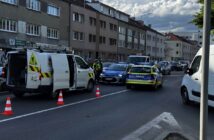 Ciężarówka wjechała w słup sygnalizacji świetlnej
