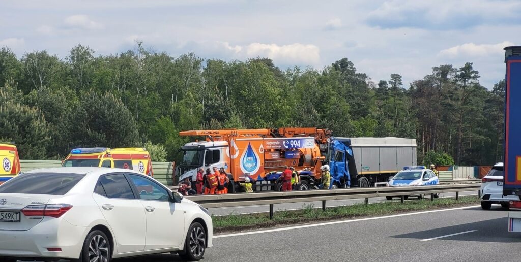 Zderzenie dwóch samochodów ciężarowych na 226 km autostrady A4