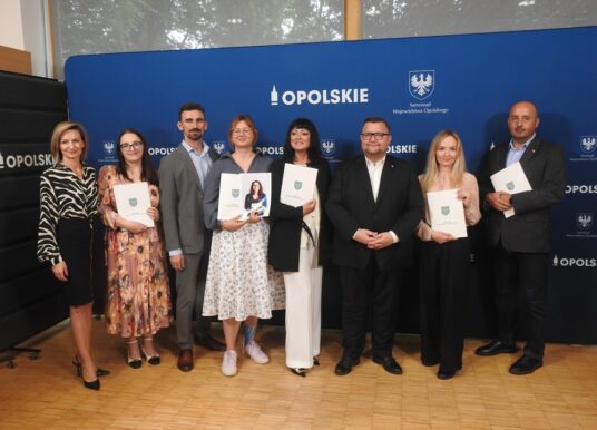 Silne kobiety, silne organizacje – 100 tysięcy złotych wsparcia na rzecz równości i obecności kobiet w życiu publicznym