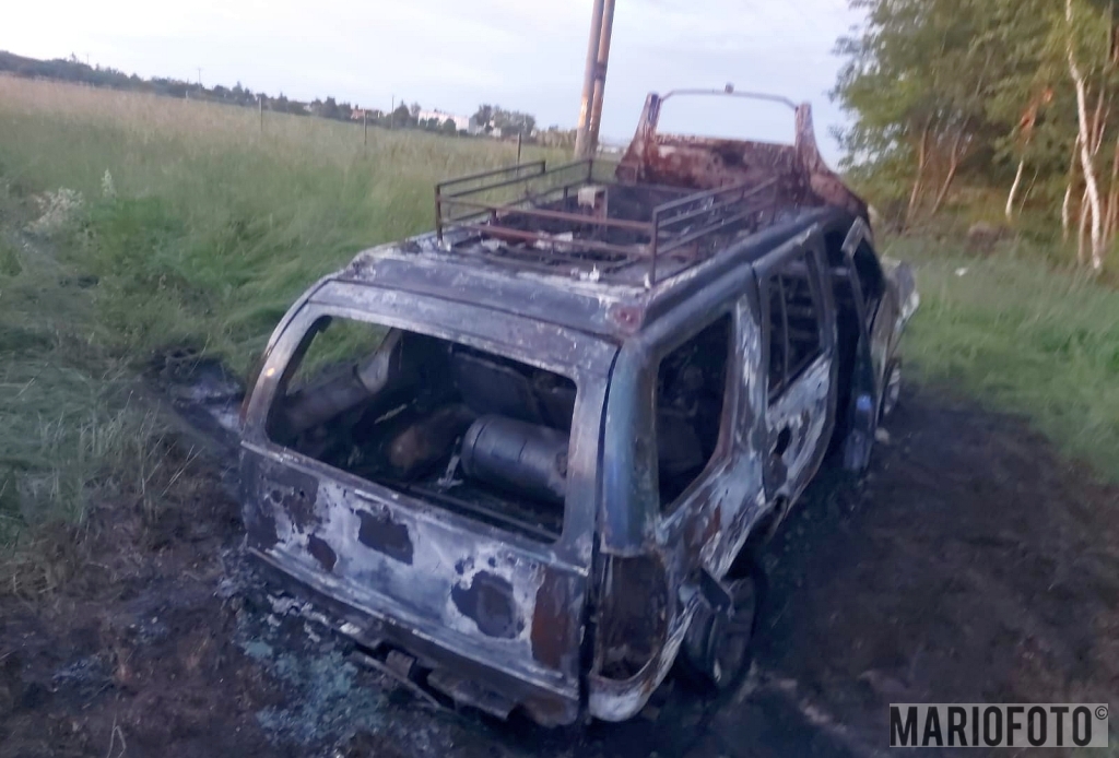Pożar samochodu osobowego na autostradzie A4. Podróżowały nim trzy osoby