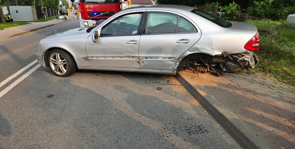 W Dobrzeniu Wielkim na ul. Opolskiej zderzyły się dwa mercedesy