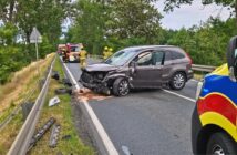 Wypadek na DK45 w Zawadzie, czołowo zderzyły się dwa samochody osobowe