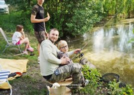 Wędkarski Dzień Dziecka. Prawie setka dzieci łowiła na Okoniówce