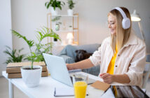 Oferty pracy zdalnej – w jakich branżach najłatwiej o home office?
