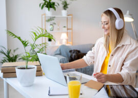 Oferty pracy zdalnej – w jakich branżach najłatwiej o home office?