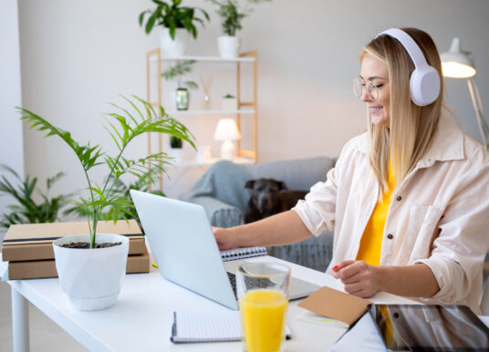Oferty pracy zdalnej – w jakich branżach najłatwiej o home office?
