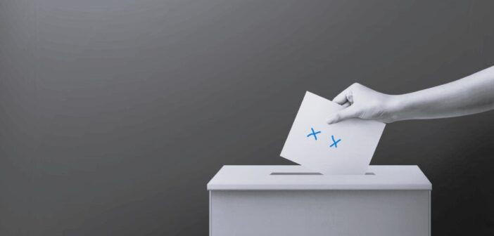 Demokracja na rozdrożu: co zostało z wyborczej urny?
