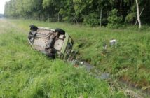 Dachowanie na autostradzie A4, kierowca był pijany