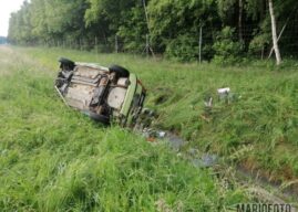 Dachowanie na autostradzie A4, kierowca był pijany