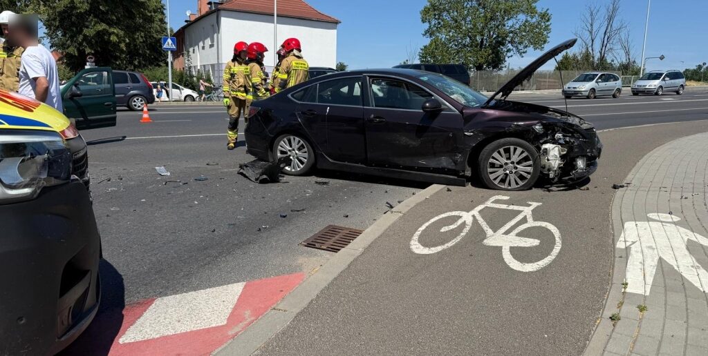 Wypadek na skrzyżowaniu ulic Niemodlińskiej i Krapkowickiej w Opolu