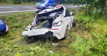 Kolizja na DK46 na trasie Opole–Nysa. BMW i Volkswagen w rowie