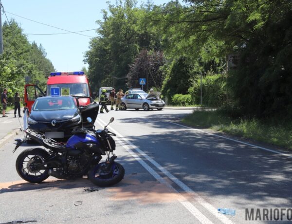 Kolizja między Dobrzeniem Wielkim a Kup, a chwile później pożar dwóch aut