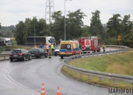 Rozlana substancja na ul. Niemodlińskiej przyczyną aż trzech kolizji
