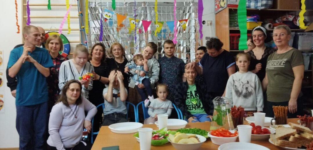 &#8211; Nie gramy dziećmi, walczymy o ich przyszłość &#8211; Rozmowa z Krzysztofem Hajdą, prezesem Stowarzyszenia „Tacy Sami” w Głubczycach