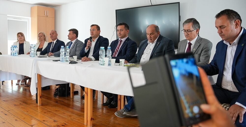 Rolnicy kontra spółki &#8211; Krajewski szuka kompromisu w sprawie gruntów po Top Farms