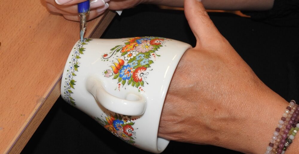 XIV Wojewódzki Konkurs Malowania Porcelany – tradycja wciąż żywa XIV Wojewódzki Konkurs Malowania Porcelany – tradycja wciąż żywa