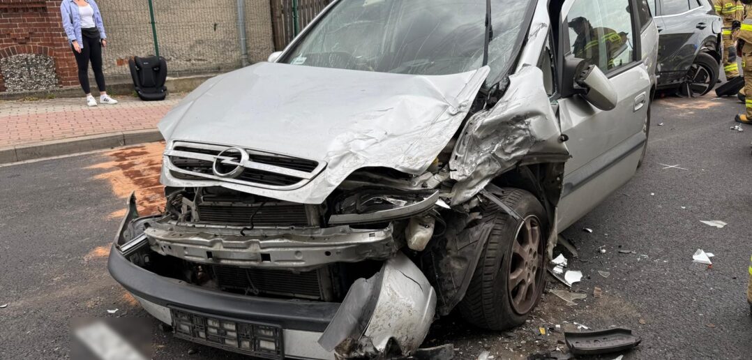 W Dobrzeniu Wielkim zderzyły się cztery samochody