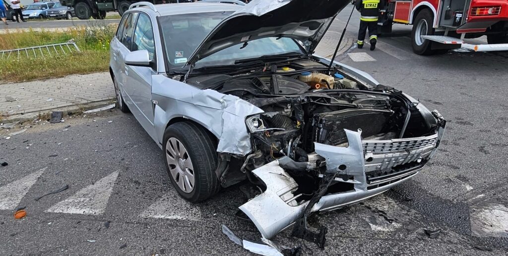 W Jełowej zderzyły się dwa samochody osobowe W Jełowej zderzyły się dwa samochody osobowe