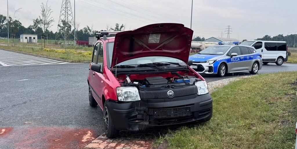 Kierowca fiata wjechał w latarnię w okolicy ronda Jerzego Szczakiela