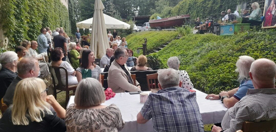 Światło zamknięte w szkle. W galerii „Studnia” odbyła się kolejna wystawa [GALERIA]