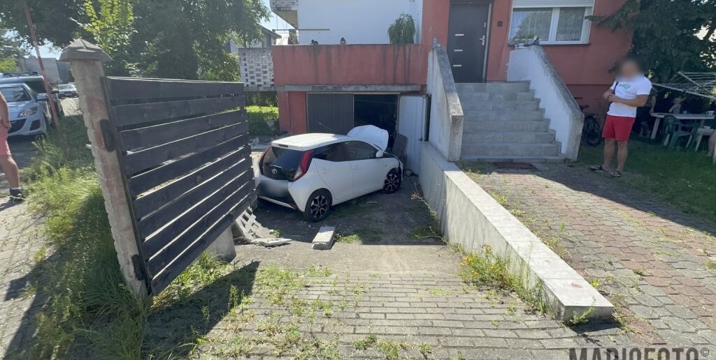 Kierowca toyoty wjechał w kobietę siedzącą przed garażem