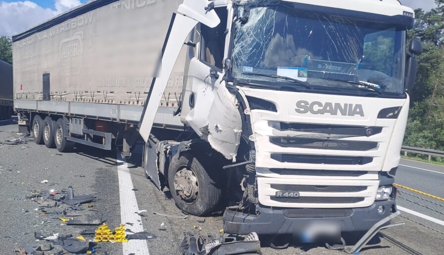 Kolizja na autostradzie A4, na wysokości Polskiej Nowej Wsi