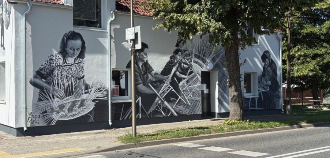 Tradycja rzemiosła na ścianie filii biblioteki w Chróściach Tradycja rzemiosła na ścianie filii biblioteki w Chróściach