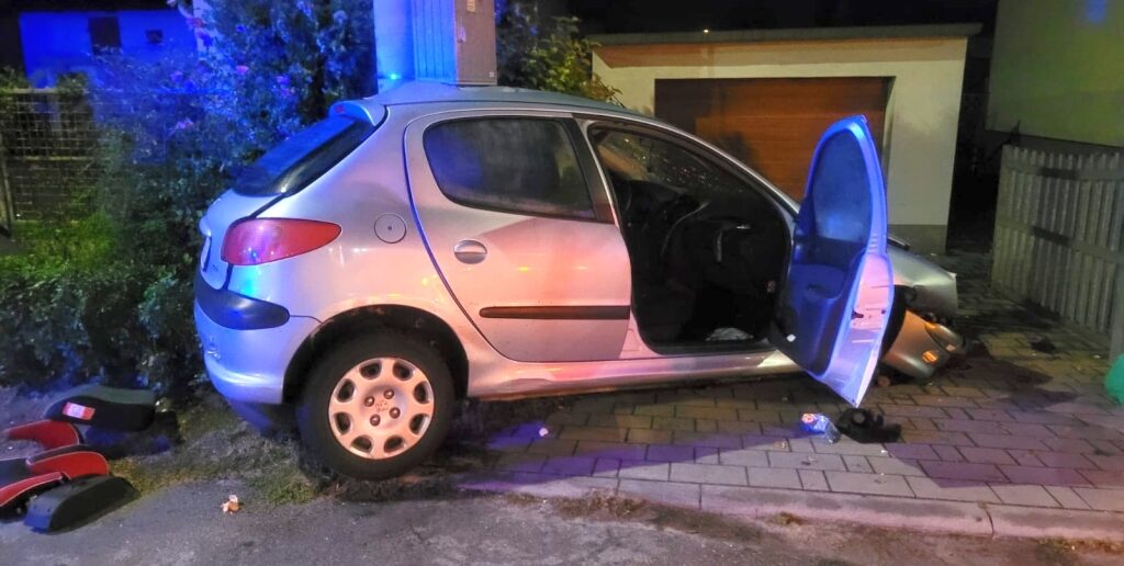 Kierowca pod wpływem narkotyków wjechał w ogrodzenie Kierowca pod wpływem narkotyków wjechał w ogrodzenie