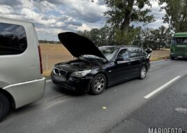 Wypadek motocyklisty i kolizja trzech aut w Zawadzie