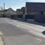 Wypadek na ulicy Teligi w Opolu. Samochód uderzył w słup telekomunikacyjny