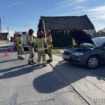 Wypadek na ulicy Teligi w Opolu. Samochód uderzył w słup telekomunikacyjny