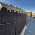 Wypadek na ulicy Teligi w Opolu. Samochód uderzył w słup telekomunikacyjny