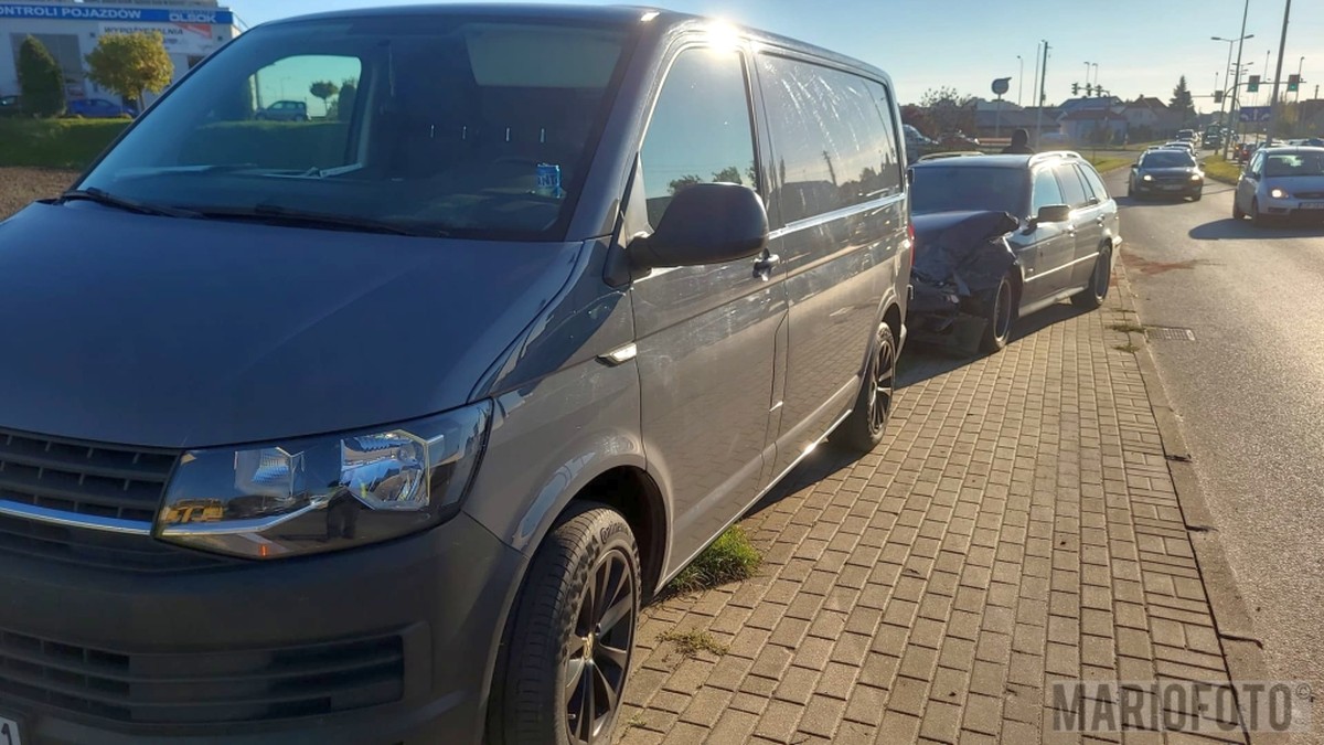 Wypadek na trasie Opole–Kluczbork. Zderzenie busa z samochodem osobowym