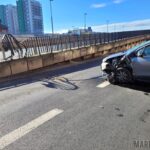 Kierowca wjechał w barierki na dużym rondzie w Opolu