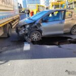 Kierowca wjechał w barierki na dużym rondzie w Opolu