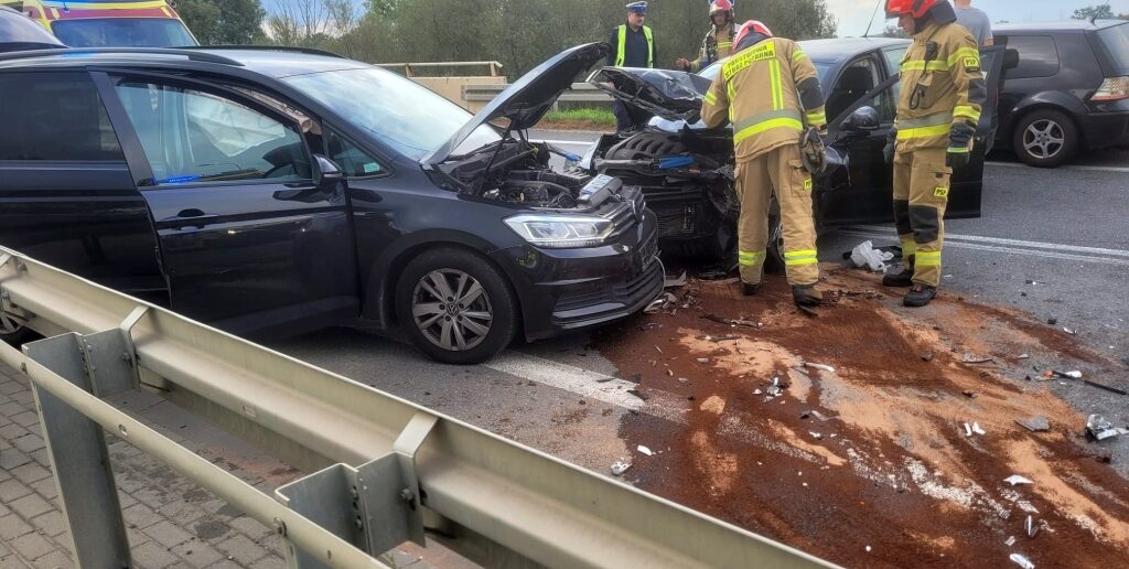 Zderzenie trzech aut na obwodnicy Opola niedaleko Makro