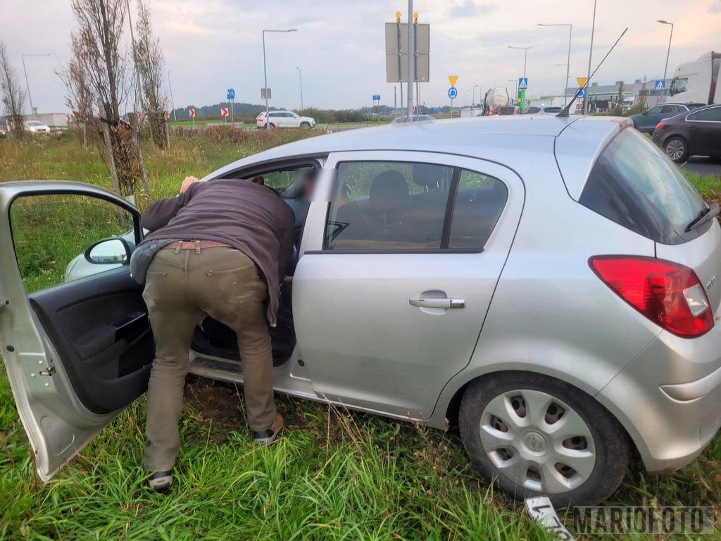 Wrzoski. Kierujący oplem wypadł z drogi, mężczyzna miał ponad trzy promile